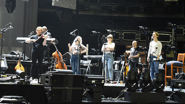 PT, girls onstage