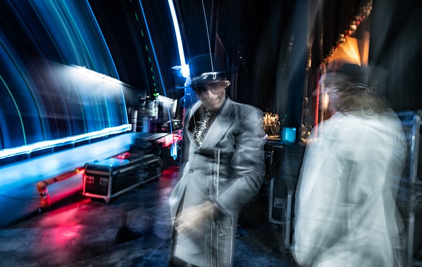 Steve Vai backstage